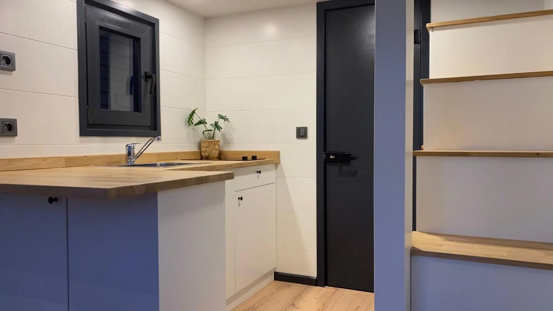 Tiny House With Sauna & Jacuzzi Near Amsterdam Vijfhuizen
