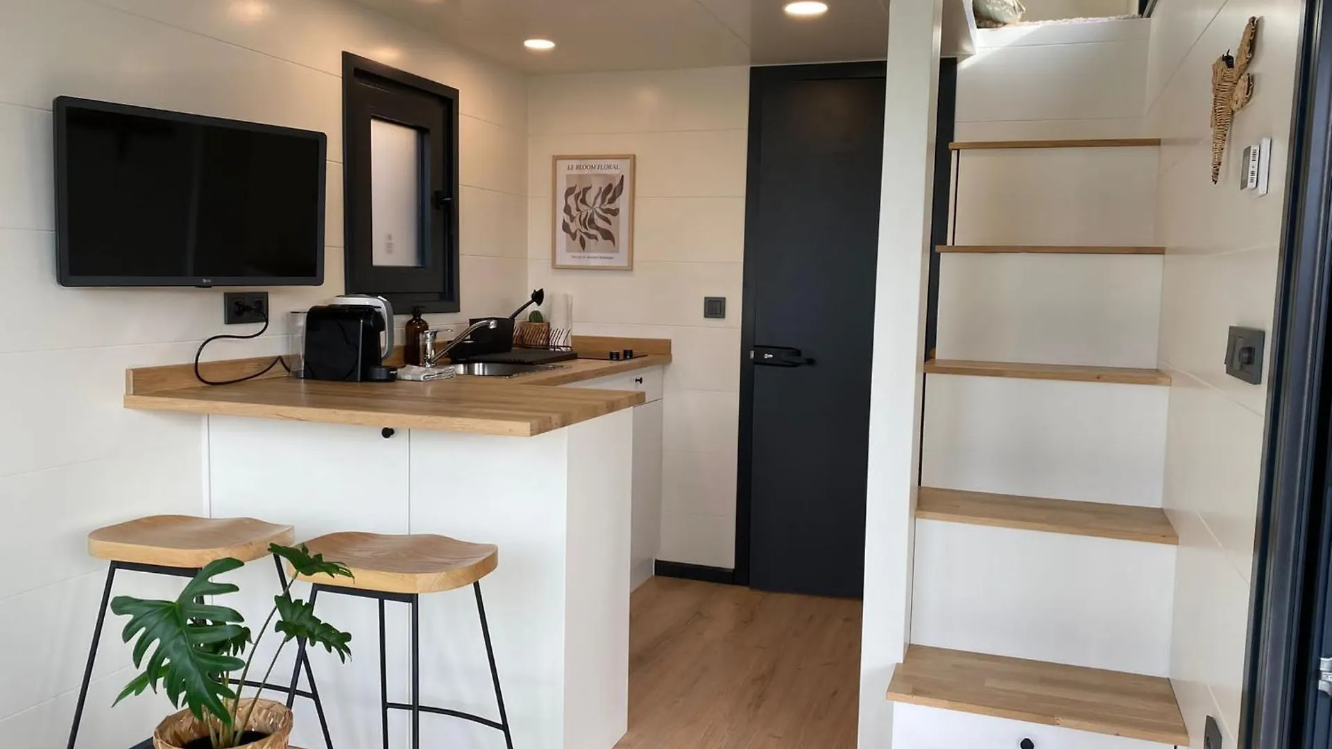 Tiny House With Sauna & Jacuzzi Near Amsterdam Vijfhuizen Holiday home