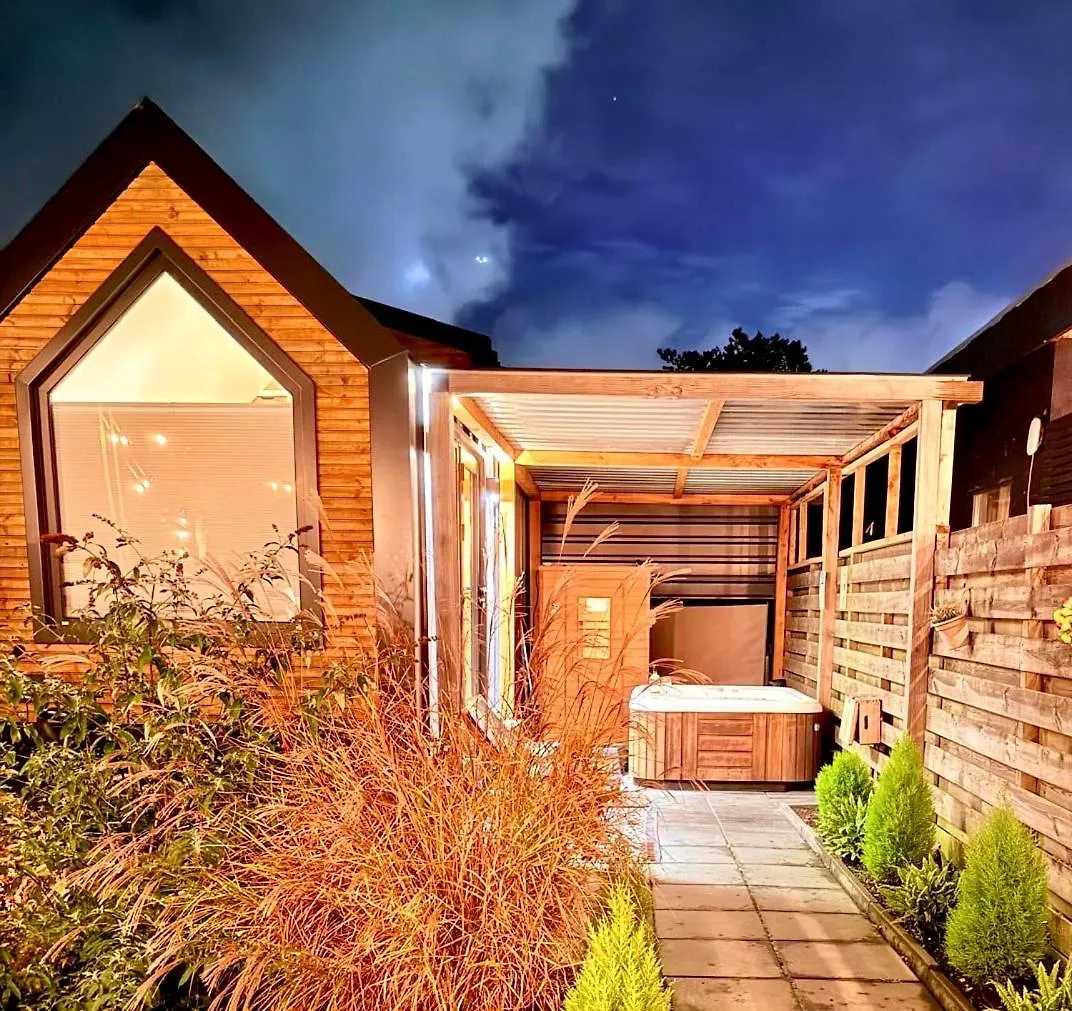Tiny House With Sauna & Jacuzzi Near Amsterdam Vijfhuizen