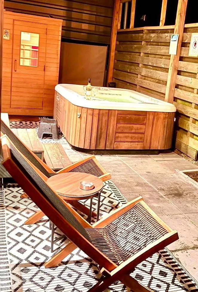 Tiny House With Sauna & Jacuzzi Near Amsterdam Vijfhuizen
